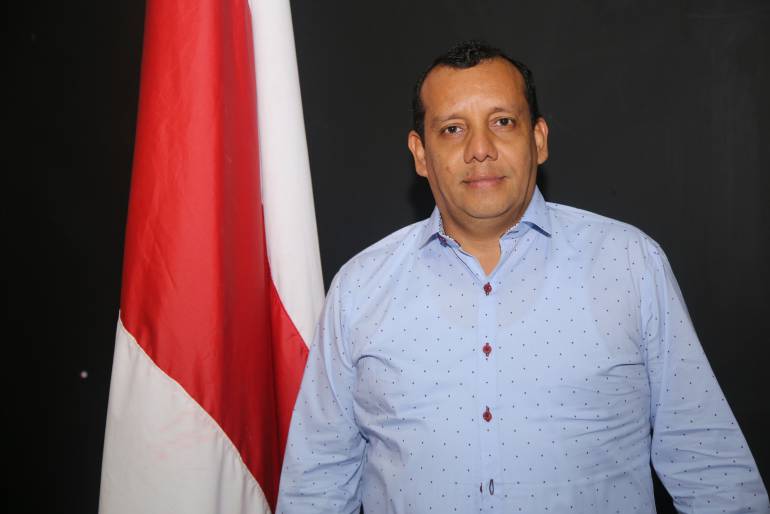 La Procuraduría General de la Nación formuló pliego de cargos al alcalde de Santo Tomás, Atlántico, Luis Alberto Escorcia Castro (2016 – 2019), por presuntas irregularidades en la realización de eventos públicos en el municipio, debido a que el funcionario accedió a que se efectuaran espectáculos musicales sin exigir al empresario o responsable de los eventos, el pago de los Derechos de autor del repertorio de las obras musicales que administra SAYCO. 