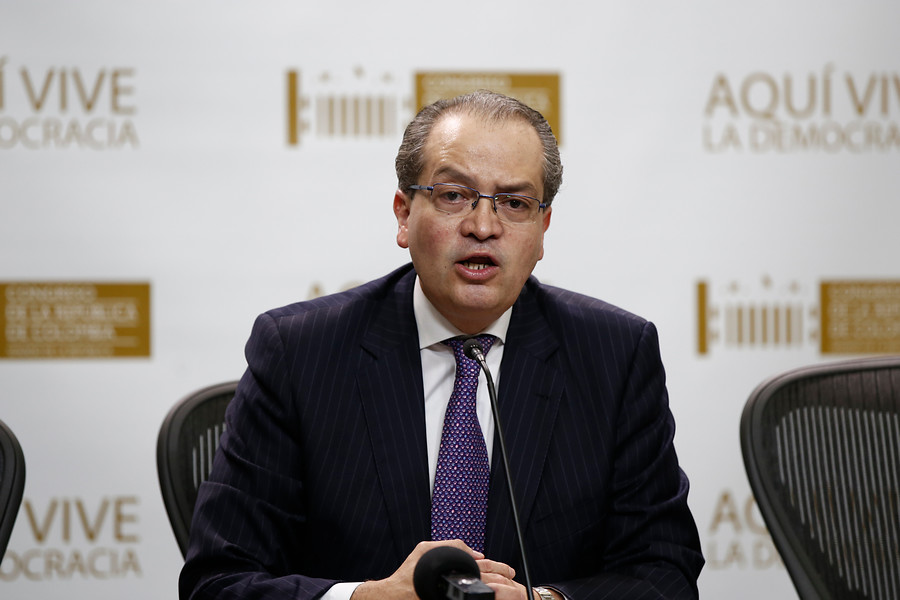 Mientras aumenta la expectativa sobre la decisión que va a tomar el Presidente Iván Duque Márquez, sobre la ley estatutaria de la Jurisdicción Especial para la Paz-JEP,  el Procurador General de la Nación, Fernando Carrillo Flórez,  exhortó al jefe de Estado para que no la objete, al considerar que es inadmisible hacerle cambios al llamado corazón del proceso de paz y la seguridad jurídica, no sólo de las víctimas, sino también de los exguerrilleros, exmilitares y agentes del estado, después que la Corte Constitucional la declaró exequible.