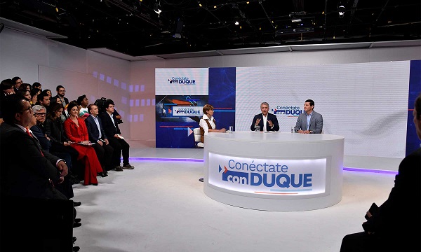 El Presidente de la República Iván Duque durante el nuevo programa oficial del Gobierno “Conéctate con Duque”, destacó el derecho a la protesta pacífica, refiriéndose al anuncio del paro nacional del 21 de noviembre, pero hizo un llamado a unirse alrededor del eje de Legalidad, “para enfrentar cualquier manifestación de criminalidad, cualquier forma que pretenda atentar contra nuestras libertades y contra nuestros derechos”.