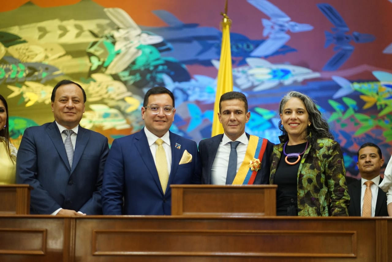 Por decisión de la Mesa Directiva de la Cámara de Representantes, en cabeza de su Presidente, Carlos Cuenca Chaux, a partir del próximo 13 de octubre, la  corporación no efectuará más el pago del servicio de celular de cada uno de los congresistas. 