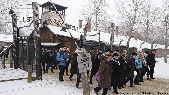 Se estima que más de un millón de personas, en su mayoría judíos, perecieron en el campo de concentración de Auschwitz-Birkenau por hambre, agotamiento, enfermedades o en cámaras de gas.