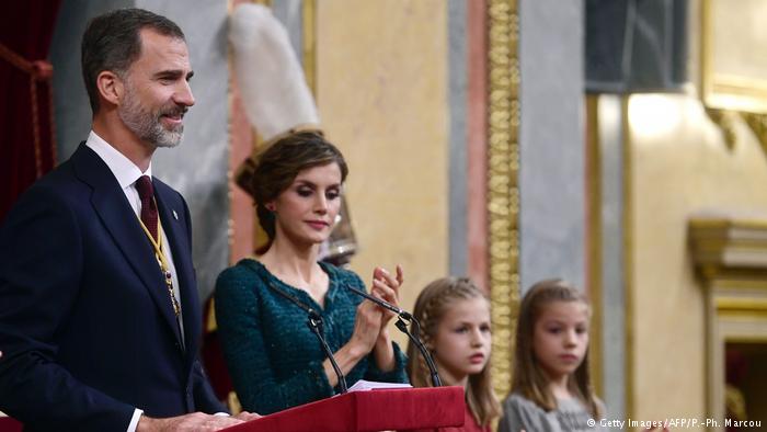España celebra el 40 aniversario de su Constitución, en un momento agitado, marcado por el proceso independentista en la región de Cataluña y por la irrupción en el escenario político español de un partido de extrema derecha, por primera vez, desde la muerte del dictador Francisco Franco.