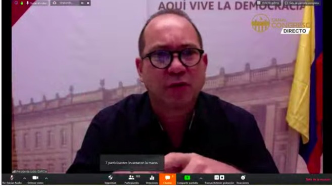 El presidente del Congreso de la República, Lidio García Turbay, presidió, por primera vez en la historia del legislativo colombiano, una sesión virtual en medio de un aislamiento preventivo por la pandemia del Covid-19, en la que contestaron a lista los 108 senadores de la corporación, a quienes instó a “recoger las polarizaciones desmedidas y a sepultar las vanidades de los discursos, porque el país clama que estemos unidos”.
