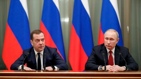 La renuncia de todo el gabinete gubernamental del Presidente de Rusia Vladímir Putin y el anuncio del mandatario para reformar la constitución política, genera un revolcón en medio de un desgaste del poder del jefe de Estado y las ganas de seguir gobernando a la nación.