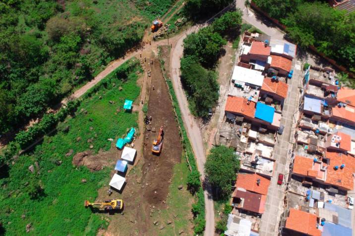 El Primer Vicepresidente del Senado Jaime Durán Barrera, denunció graves irregularidades que viene cometiendo la empresa Concay a la que se le adjudicó la construcción de la variante de San Gil, una obra que se inició el 2 de agosto del 2018 a un costo de $183.000 millones.