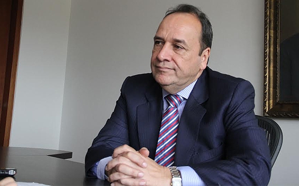 El senador Jaime Durán Barrera instó al Gobernador de Santander Mauricio Aguilar para que de manera urgente ante el Gobierno Nacional trámite los recursos faltantes que tiene parada la construcción del hospital de San Gil y llevarlo a feliz término, “toda vez que ese tema  se lo comenté al Presidente de la República, Iván Duque Márquez, en reciente reunión en Casa de Nariño”.