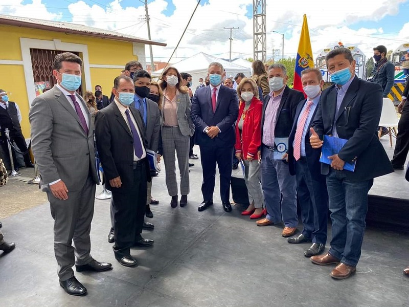 El Representante a la Cámara por Cundinamarca Rubén Darío Molano realizó un reconocimiento al trabajo que el gobierno del presiente Iván Duque ha venido realizando para enfrentar la pandemia Covid19, en especial recordó el apoyo incondicional que ha brindado el ejecutivo a nuestro departamento, “el gobierno nacional le ha ayudado a Cundinamarca en toda la parte social para poder contener los efectos de la pandemia en el departamento con una cifra cercana de los $400 mil millones de pesos”.