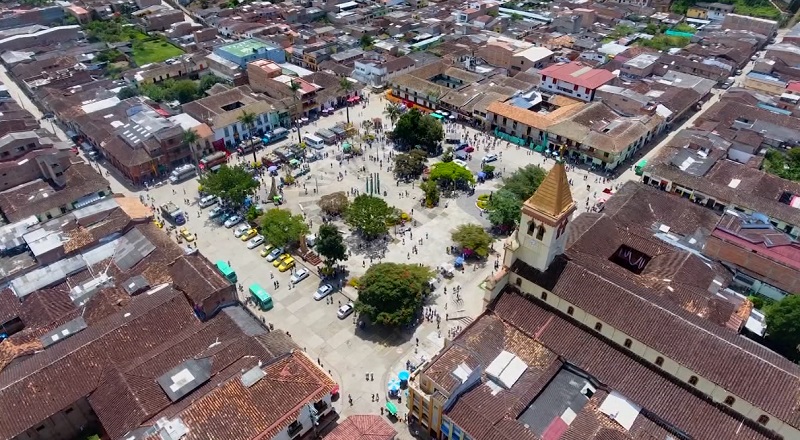En Urrao departamento de Antioquía, ganó la candidata Alexandra Machado, respaldada por el Partido Verde y Mais. Alcanzó la suma de 6.046 votos, superando al candidato Álvaro Salazar del Partido de la U, quien obtuvo 1.219.