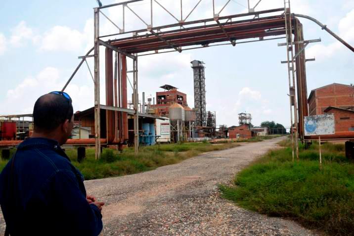 Ante los ojos de todos Ferticol, una empresa creada para generar fertilizantes y energía, terminó desmantelada, no solo en su planta física, sino en su patrimonio. Sus lotes fueron vendidos y algunos de ellos pagados con supuestos contratos cuyo respaldo no aparece, conciliaciones judiciales dudosas y créditos del carrusel de contratos del Idesan. ¿Quiénes están detrás?