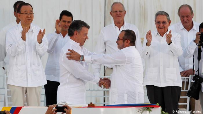 La firma del Acuerdo Final de Paz  entre el Estado colombiano y la extinta guerrilla de las Farc en Cartagena de Indias, que culminó con más de 50 años de guerra y que ha sido catalogado como uno de los actos políticos más importantes en la historia de Colombia, cumple cuatro años este 26 de septiembre, pero es una efemérides que tiene preocupado a muchos sectores de la sociedad colombiana y a la comunidad internacional, puesto que ese paso trascendental en la búsqueda del camino de la paz, se ha truncado por la polarización política y el recrudecimiento de la violencia en zonas urbanas y rurales del territorio nacional.