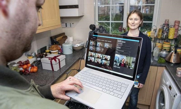 El Proyecto Tokio, creado en 2016, con el propósito de aprovechar la inteligencia artificial, gracias al esfuerzo de un equipo de investigadores de Microsoft, orientado a la creación de una herramienta dirigida a personas con ceguera parcial o total, para brindarles la capacidad de reconocer rostros en una habitación o en espacios abiertos.