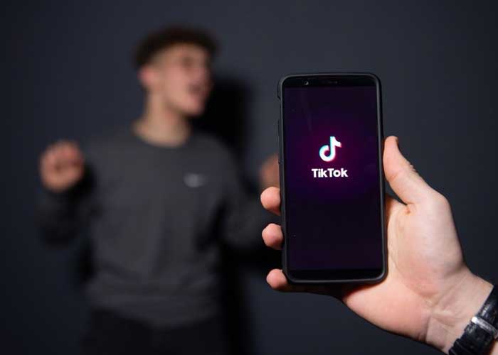 La aplicación china TikTok abrió una investigación para detectar en su plataforma la presencia de vídeos con contenidos que promueven la anorexia, pese a las medidas que la red social ya tomó prohibiendo la publicidad de productos para perder peso, informó  The Guardian.